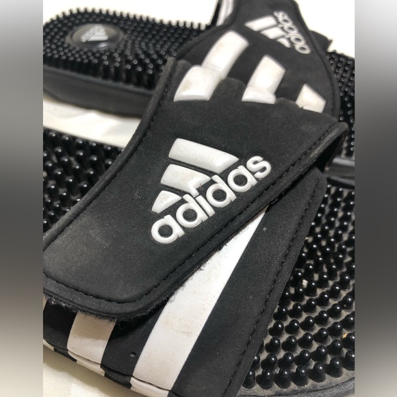 Boys Adidas slides - Picture 2 of 5